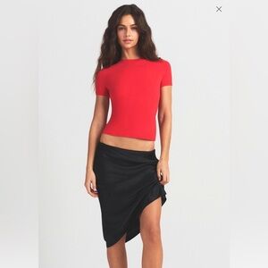 NWT SKIMS FITS EVERYBODY SHORT SLEEVE T-SHIRT SOLD OUT COLOR